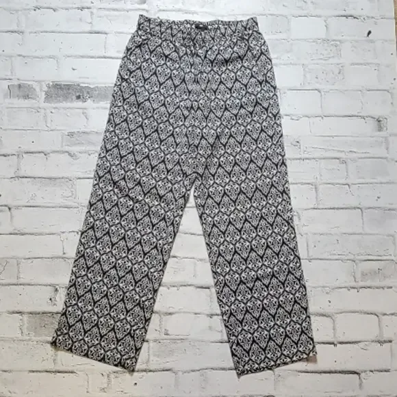 H&M Medallion Pattern Pants. - Picture 1 of 5